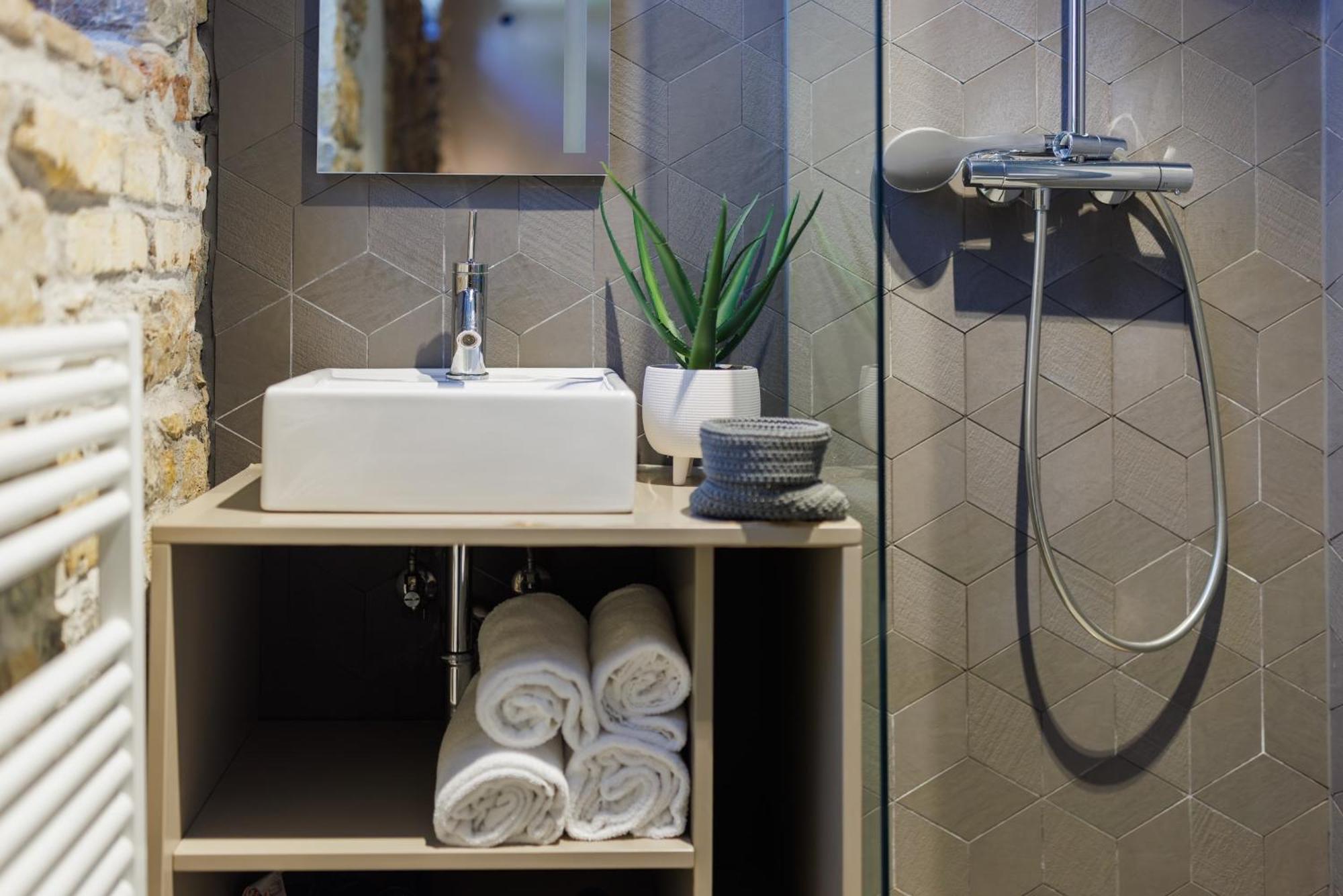 Vila Robida Rooms & Spa Črni Kal Buitenkant foto