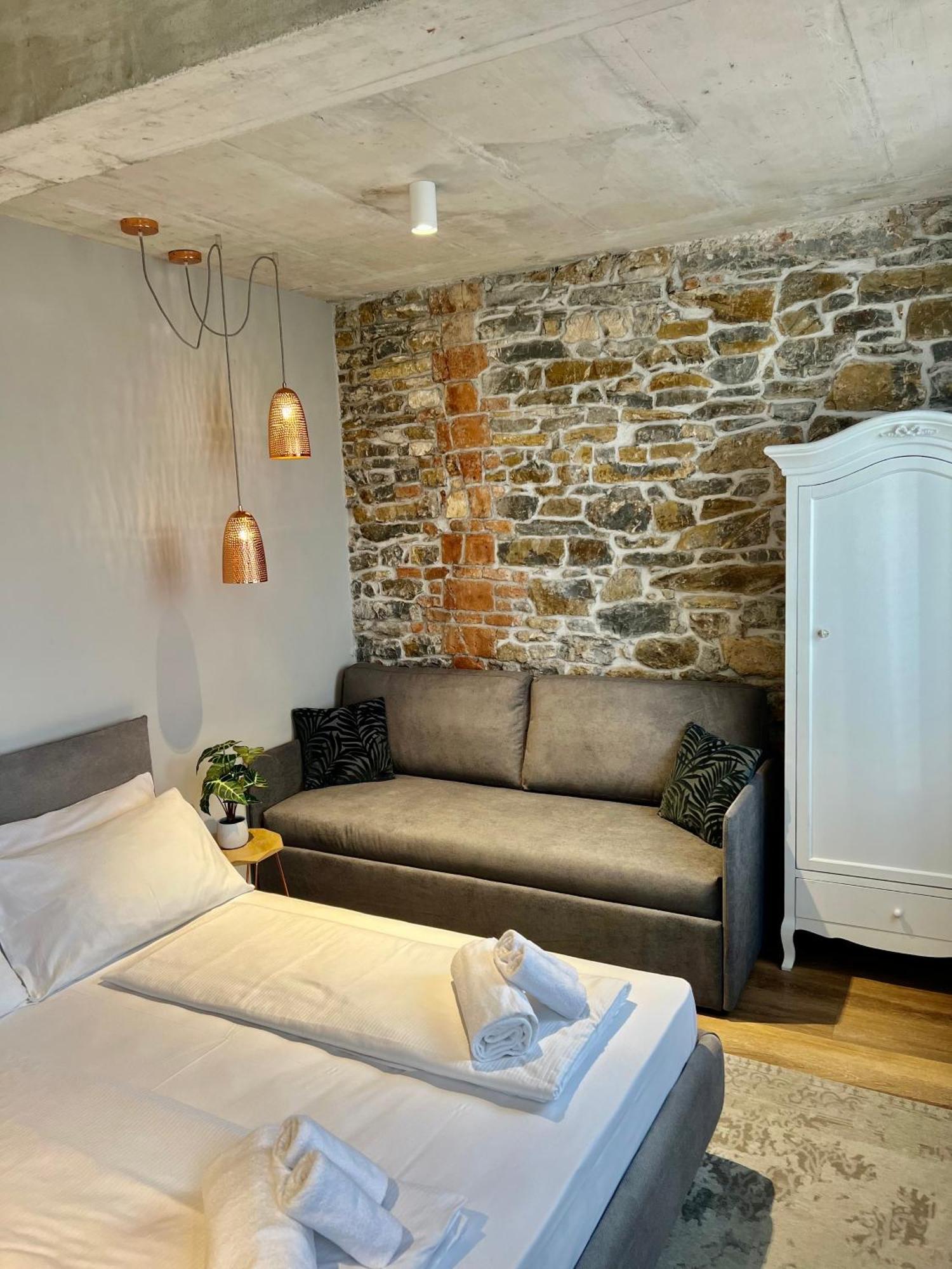 Vila Robida Rooms & Spa Črni Kal Buitenkant foto